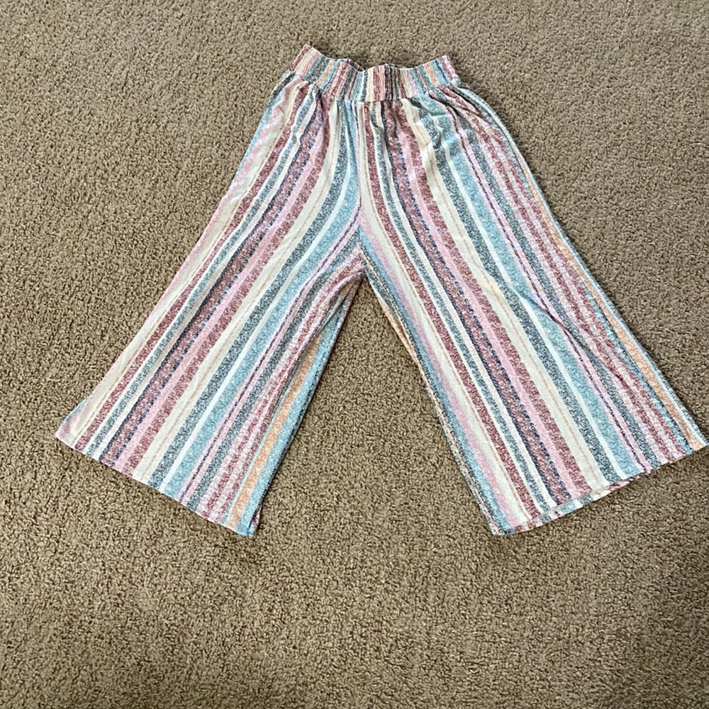 Wide, legged pants knit works size M